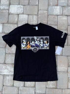 NWT Disney 100th Black Graphic Tee with Classic Characters - Silver/Black-Large